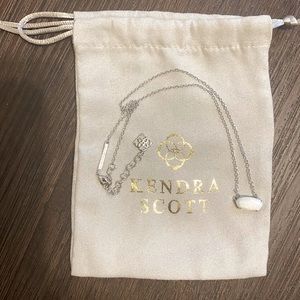 🎁🎄Kendra Scott White and Silver Necklace